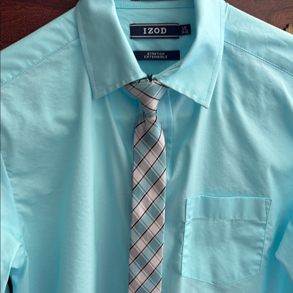 IZOD Boy’s Light Blue Shirt and matching clip-on tie, EUC. Worn once.